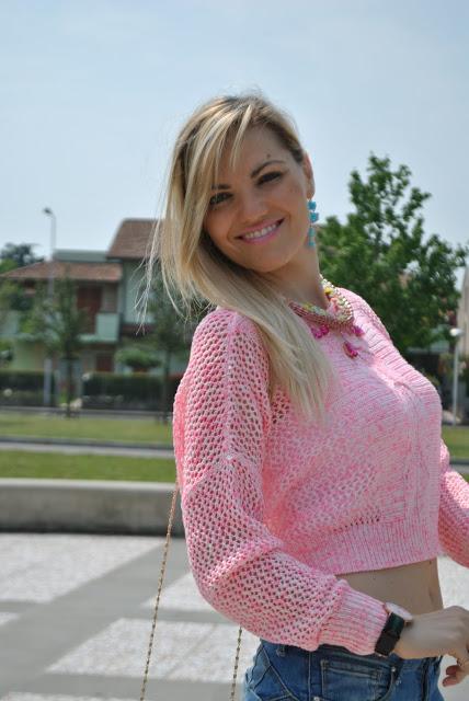 outfit crop top rosa come abbinare il crop top outfit rosa mariafelicia magno fashion blogger colorblock by felym blog di moda italiani milano blogger italiane di moda jeans e tacchi outfit giugno 2015 ragazze bionde blonde hair blonde girls summer outfit how to wear crop top pink outfit  jeans and heels how to wear jeans and heels majique london 