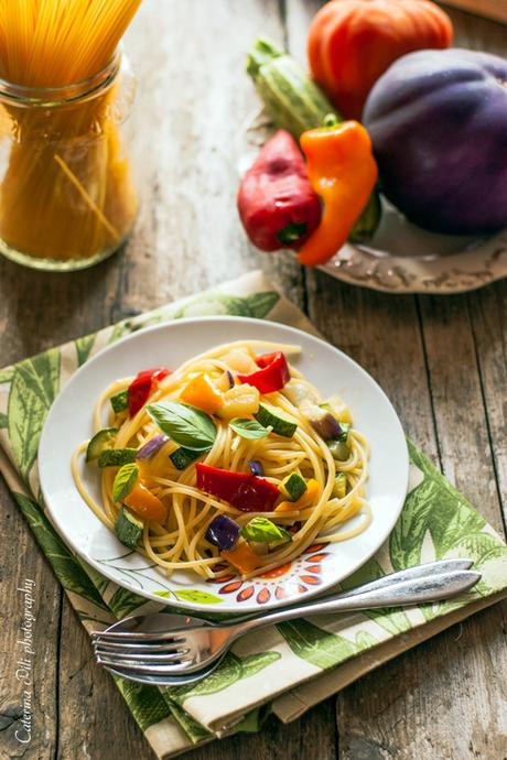 Spaghetti di mais con verdure croccanti ricetta light senza glutine