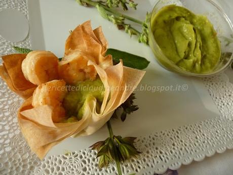 Cestini di pasta fillo con guacamole e mazzancolle