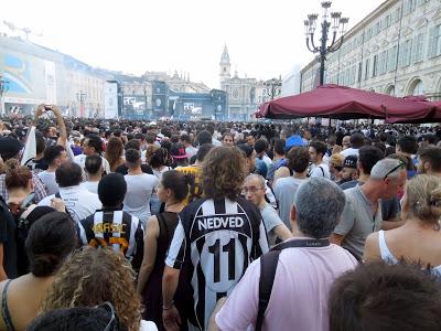 La festa (mancata) in piazza San Carlo.