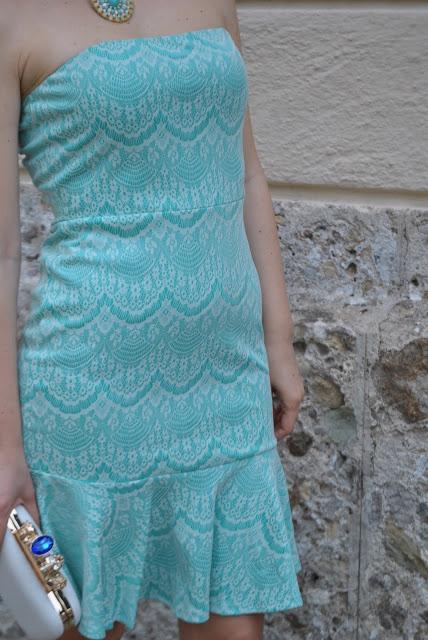 abito in pizzo outfit abito verde acqua outfit verde abito amiclubwear strapless dress come abbinare il verde abbinamenti verde acqua abito di pizzo outfit abito pizzo mariafelicia magno fashion blogger colorblock by felym abito senza spalline cocktail dress abito da cocktail abito da cerimonia outfit estivi outfit eleganti donna outfit estivi donna come abbinare un abito in pizzo lace dress green water dress elegant dress party dress summer outfit danilo di lea decolleté danilo di lea made in italy shoes italian shoes blonde girl blonde hair wavy hair blue eyes statment blue necklace fashion bloggers italy fashion blogger italiane milano blog di moda