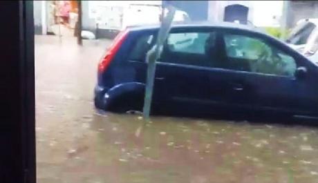 “La fine dei topi”. La città si allaga dopo un temporale estivo Torre