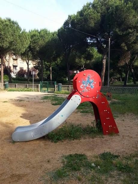 All'Ardeatino i cittadini fanno da soli. Ecco le foto del Retake al Parco Scott. Tra sporcizia, erbacce e siringhe che ti si infilano nelle scarpe