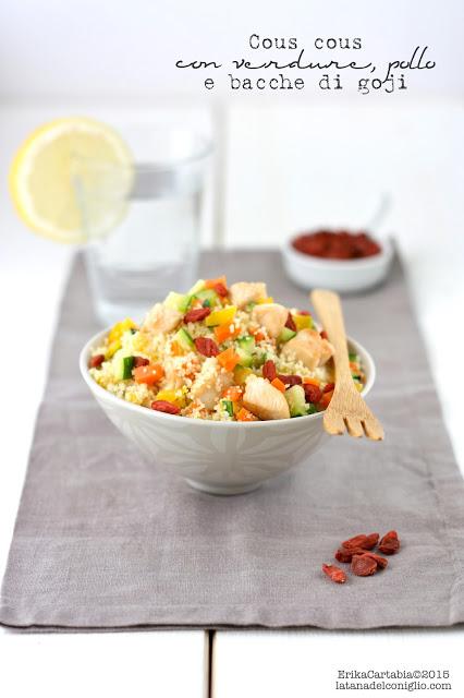 Cous cous con verdure, pollo e bacche di goji