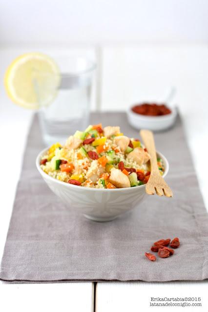 Cous cous con verdure, pollo e bacche di goji