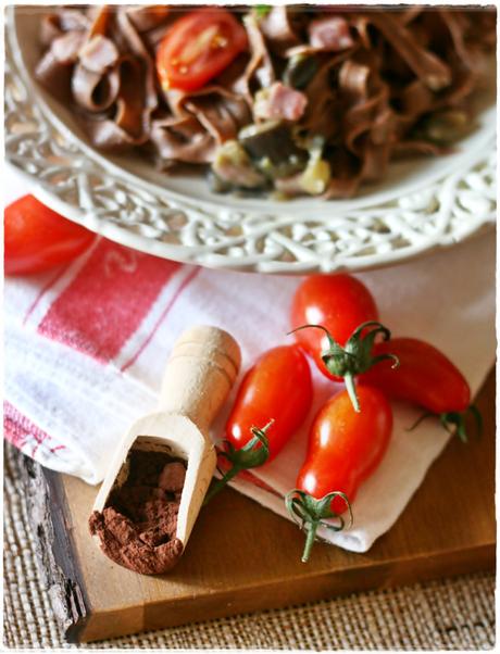 Tagliatelle al cacao con pomodorini, melanzane e pancetta2