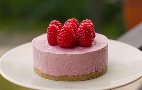 raw cake raspberry and vanilla