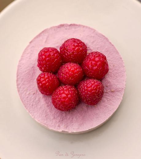 raw cake raspberry