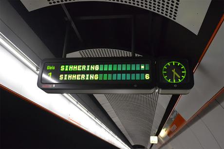 La metropolitana a Vienna non è nuova e neppure bella. Ma la metro a Vienna è pulita ed efficiente. 17 foto per fare un confronto