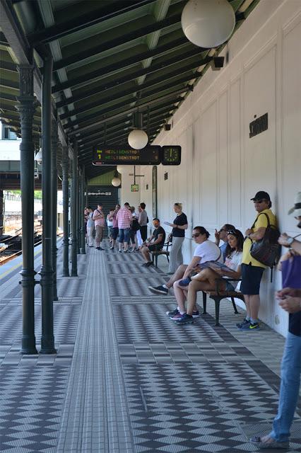 La metropolitana a Vienna non è nuova e neppure bella. Ma la metro a Vienna è pulita ed efficiente. 17 foto per fare un confronto