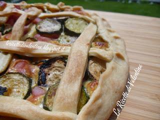 CROSTATA salata con impasto all'olio alle zucchine, gorgonzola e prosciutto cotto CROSTATA salata con impasto all'olio alle zucchine, gorgonzola e prosciutto cotto
