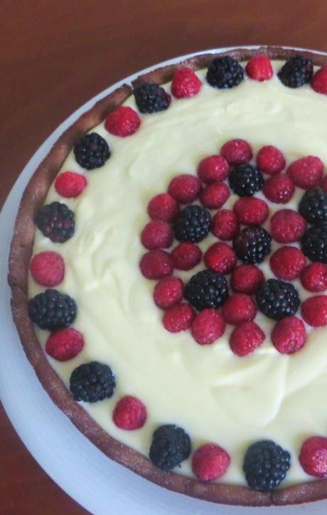 Crostata di crema, more e lamponi Crostata di crema, more e lamponi
