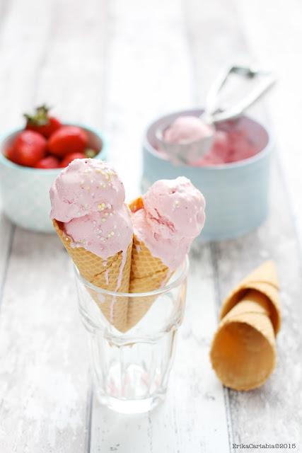 Gelato alle fragole e formaggio cremoso