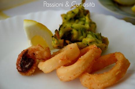 ANELLI DI CALAMARI FRITTI ANELLI DI CALAMARI FRITTI