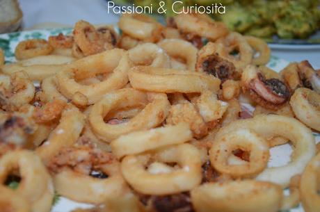 ANELLI DI CALAMARI FRITTI ANELLI DI CALAMARI FRITTI