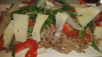 STRACCETTI con POMODORINI, RUCOLA E GRANA STRACCETTI con POMODORINI, RUCOLA E GRANA