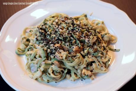 Noodles di zucchine con burro d’arachidi e sesamo noodles-di-zucchine-con-burro-di-arachidi-e-sesamo
