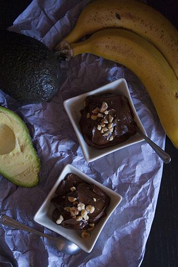 Mousse al cioccolato con avocado e banana