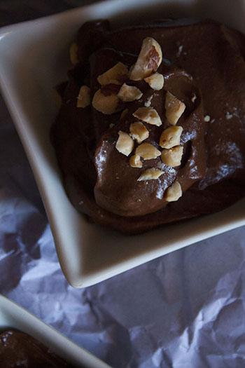 Mousse al cioccolato con avocado e banana