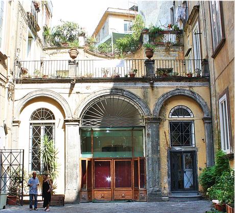 Palazzo Venezia. Un tuffo nel passato nel centro storico di Napoli