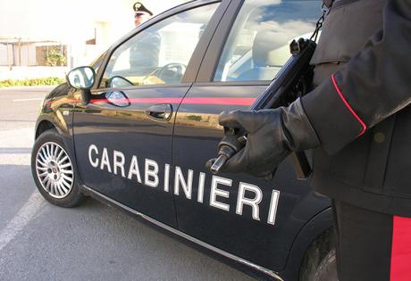 Catturato un malavitoso napoletano. La folla tenta di impedire l’arresto Carabinieri