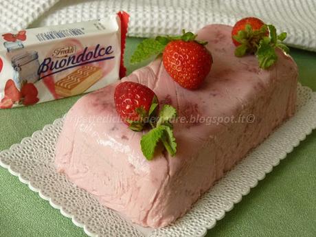 Semifreddo con mascarpone e yogurt alle fragole