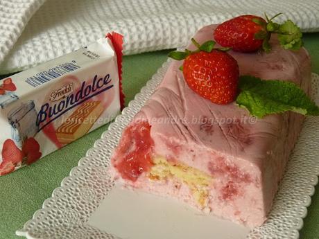 Semifreddo con mascarpone e yogurt alle fragole