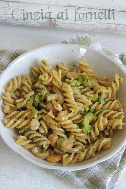 Insalata di pasta con pesto, zucchine e gamberetti col Bimby