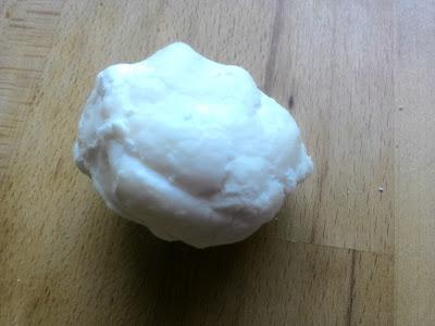 Pavlova alle fragole in pochi minuti: la meringa nel microonde Pavlova alle fragole in pochi minuti: la meringa nel microonde