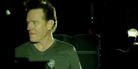 Bryan Cranston resuscita Heisenberg all'Electric Daisy Carnival di Las Vegas!