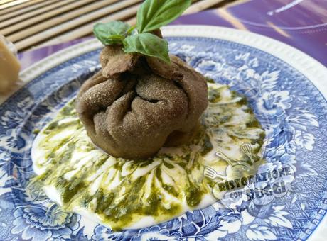 Saccottino al nero di seppia ripieno di zucca e parmigiano reggiano STAGIONATURA 36 MESI #PRChef2015 Saccottino al nero di seppia ripieno di zucca e parmigiano reggiano STAGIONATURA 36 MESI #PRChef2015