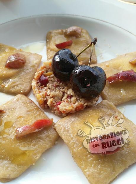 Ravioli dolci con crumble di ciliegie e Parmigiano Reggiano 12 Mesi #PRChef2015 Ravioli dolci con crumble di ciliegie e Parmigiano Reggiano 12 Mesi #PRChef2015