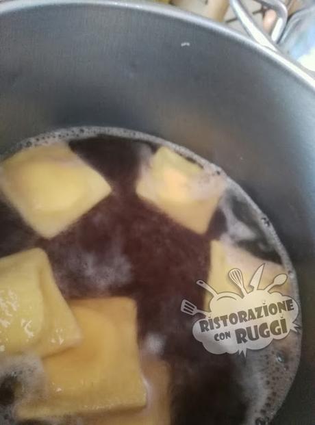 Ravioli dolci con crumble di ciliegie e Parmigiano Reggiano 12 Mesi #PRChef2015 Ravioli dolci con crumble di ciliegie e Parmigiano Reggiano 12 Mesi #PRChef2015