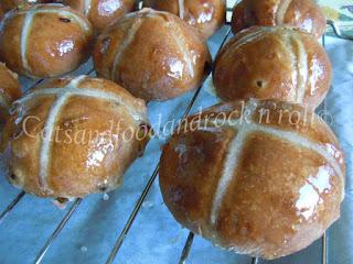 Hot Cross Buns (ricetta di Jamie Oliver), a lievitazione naturale