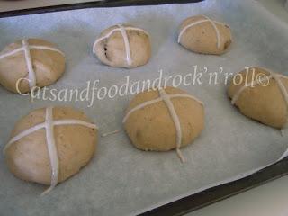 Hot Cross Buns (ricetta di Jamie Oliver), a lievitazione naturale