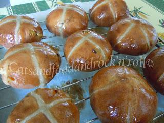 Hot Cross Buns (ricetta di Jamie Oliver), a lievitazione naturale