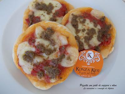 Pizzette con patè di capperi e olive