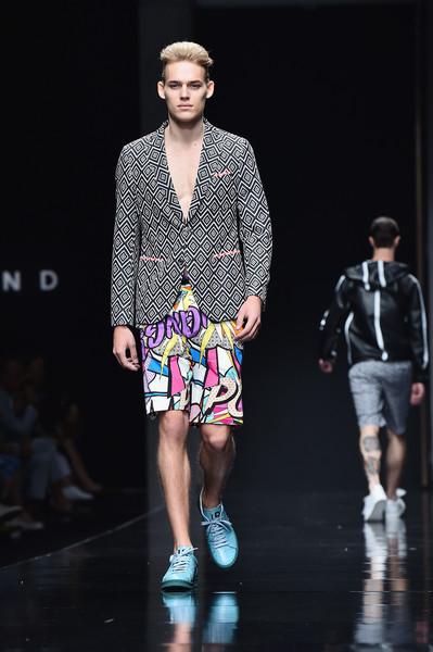 JOHN RICHMOND UOMO COLLEZIONE PRIMAVERA ESTATE 2016 MILANO FASHION WEEK MODA UOMO