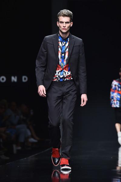 JOHN RICHMOND UOMO COLLEZIONE PRIMAVERA ESTATE 2016 MILANO FASHION WEEK MODA UOMO