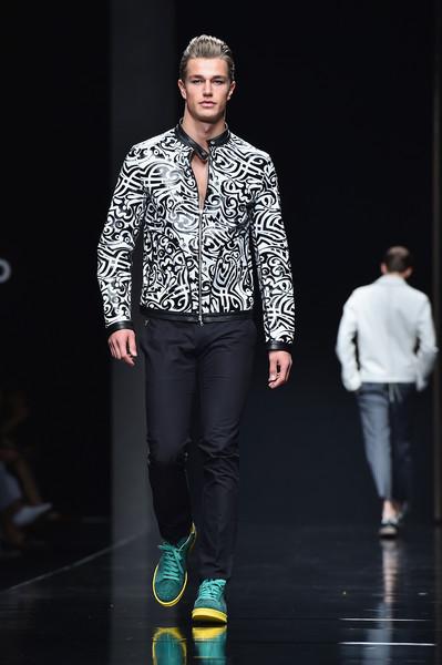 JOHN RICHMOND UOMO COLLEZIONE PRIMAVERA ESTATE 2016 MILANO FASHION WEEK MODA UOMO