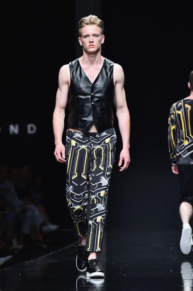 JOHN RICHMOND UOMO COLLEZIONE PRIMAVERA ESTATE 2016 MILANO FASHION WEEK MODA UOMO