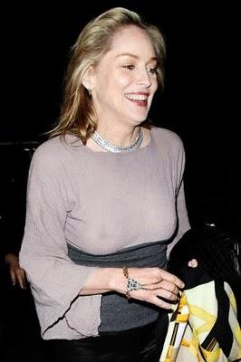 SHARON STONE FESTEGGIA IL COMPLEANNO SENZA REGGISENO