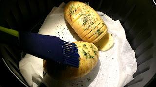 Patate hasselback semplicemente al timo...cotte nella friggitrice ad aria