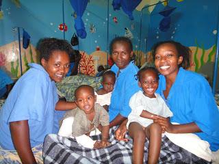 I lavori di ristrutturazione della pediatria../Chaaria Mission Hospital (Kenya-Meru)