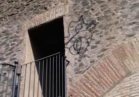 Grave episodio di vandalismo l'antico Ponte Nomentano. Monumento di 1200 anni fa imbrattato durante la festa dei centri sociali