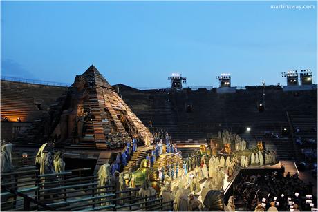 L’Opera all’Arena di Verona grazie ai Tweet Seats. L’Opera all’Arena di Verona grazie ai Tweet Seats.