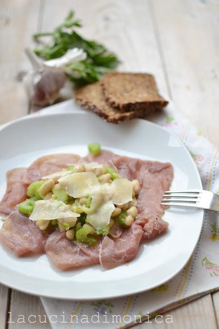 Carpaccio di carne salada e fagioli cannellini Carpaccio di carne salada e fagioli cannellini