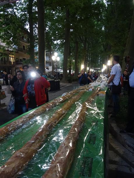 Terramirabilis: a Mercogliano di Avellino il filone di pane più lungo del mondo