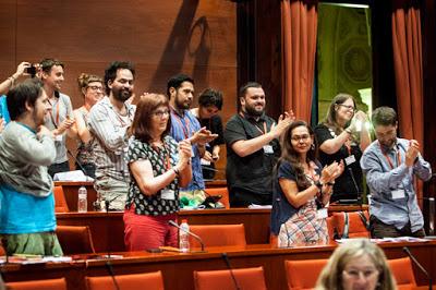 Il parlamento catalano approva la mozione per la chiusura dei Cie Il parlamento catalano approva la mozione per la chiusura dei Cie