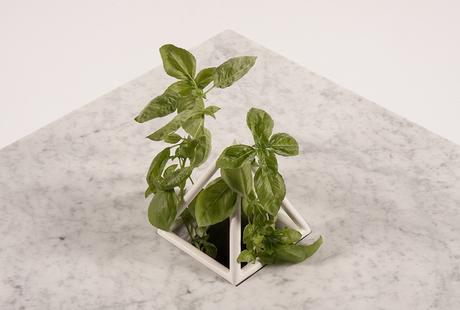 DESIGN: Il vaso-tavolo Sputnik-5 di Plan-S23 DESIGN: Il vaso-tavolo Sputnik-5 di Plan-S23